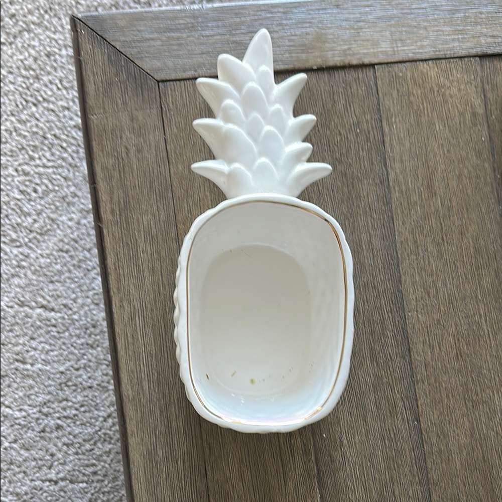 White Pineapple Ceramic Dish